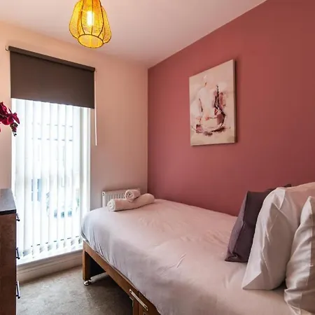 Spacious House Close To Royal Derby Hospital, Free Parking & Garden Экстерьер фото