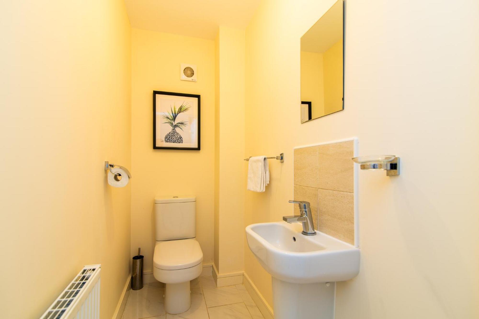 Holiday home Spacious House Close To Royal Hospital, Free Parking & Garden