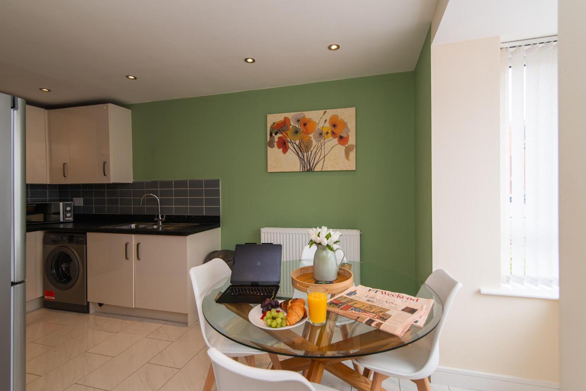Holiday home Spacious House Close To Royal Hospital, Free Parking & Garden Derby