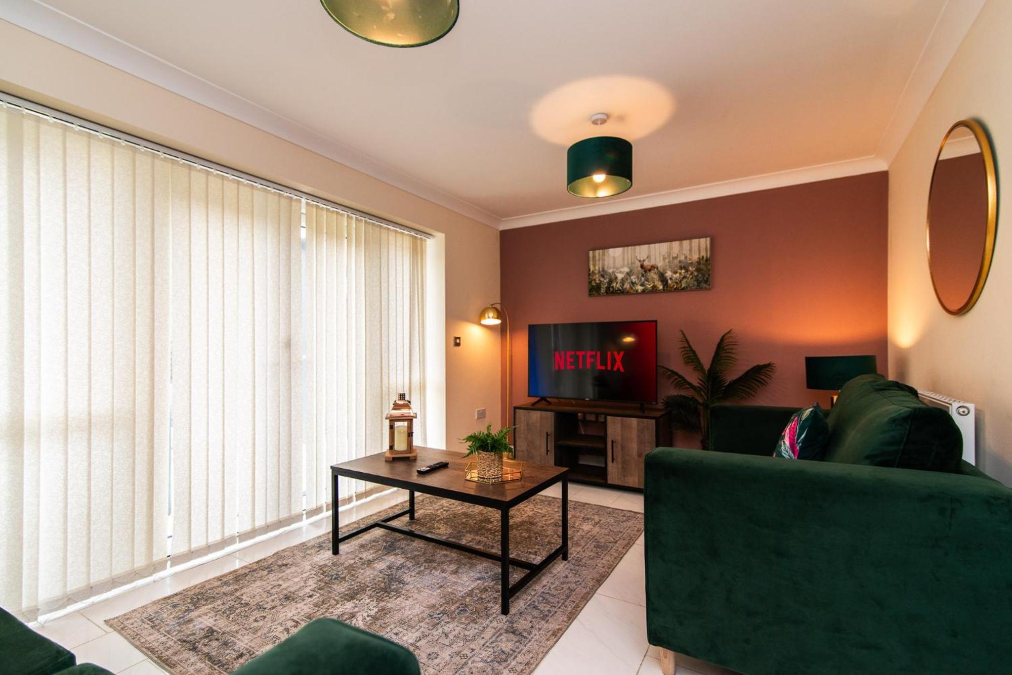Spacious House Close To Royal Hospital, Free Parking & Garden Holiday home Derby
