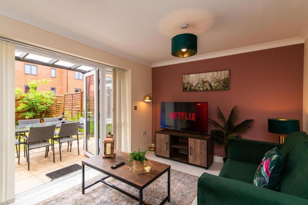 Spacious House Close To Royal Hospital, Free Parking & Garden *