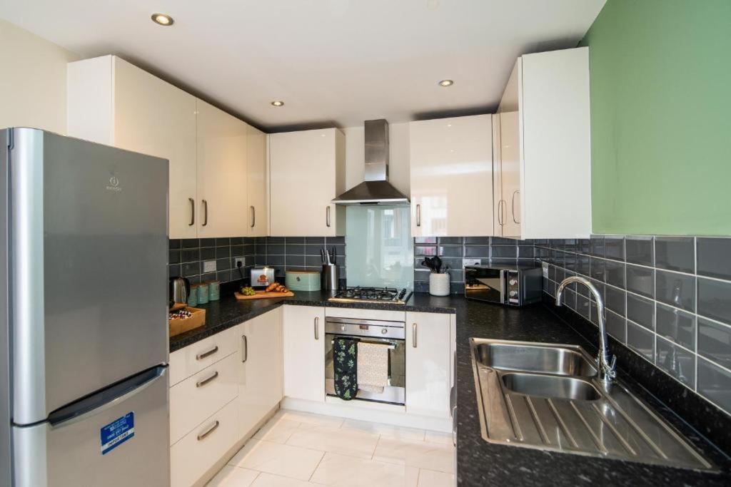 Spacious House Close To Royal Hospital, Free Parking & Garden * Derby