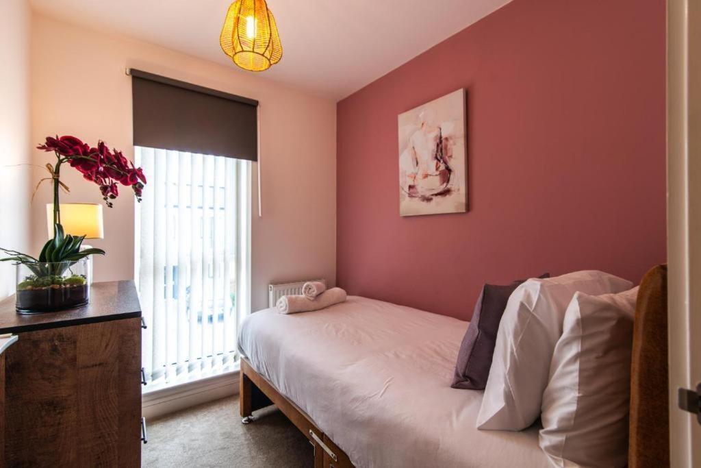 Holiday home Spacious House Close To Royal Hospital, Free Parking & Garden